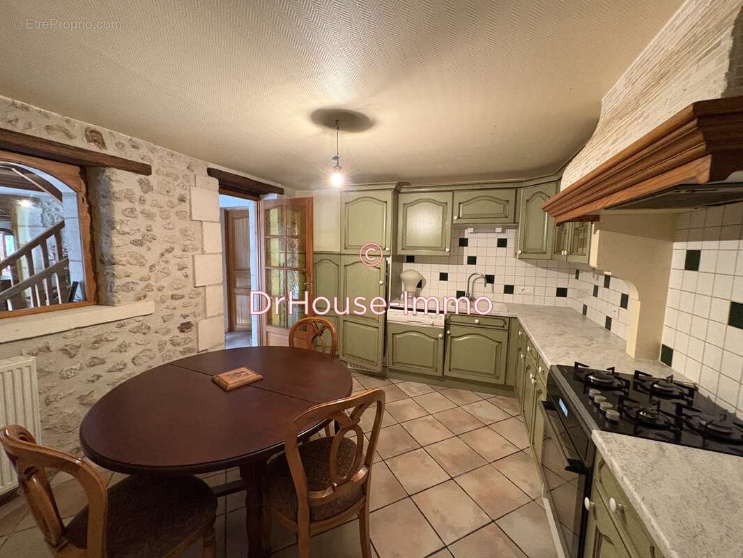 Maison à LEGUILLAC-DE-CERCLES