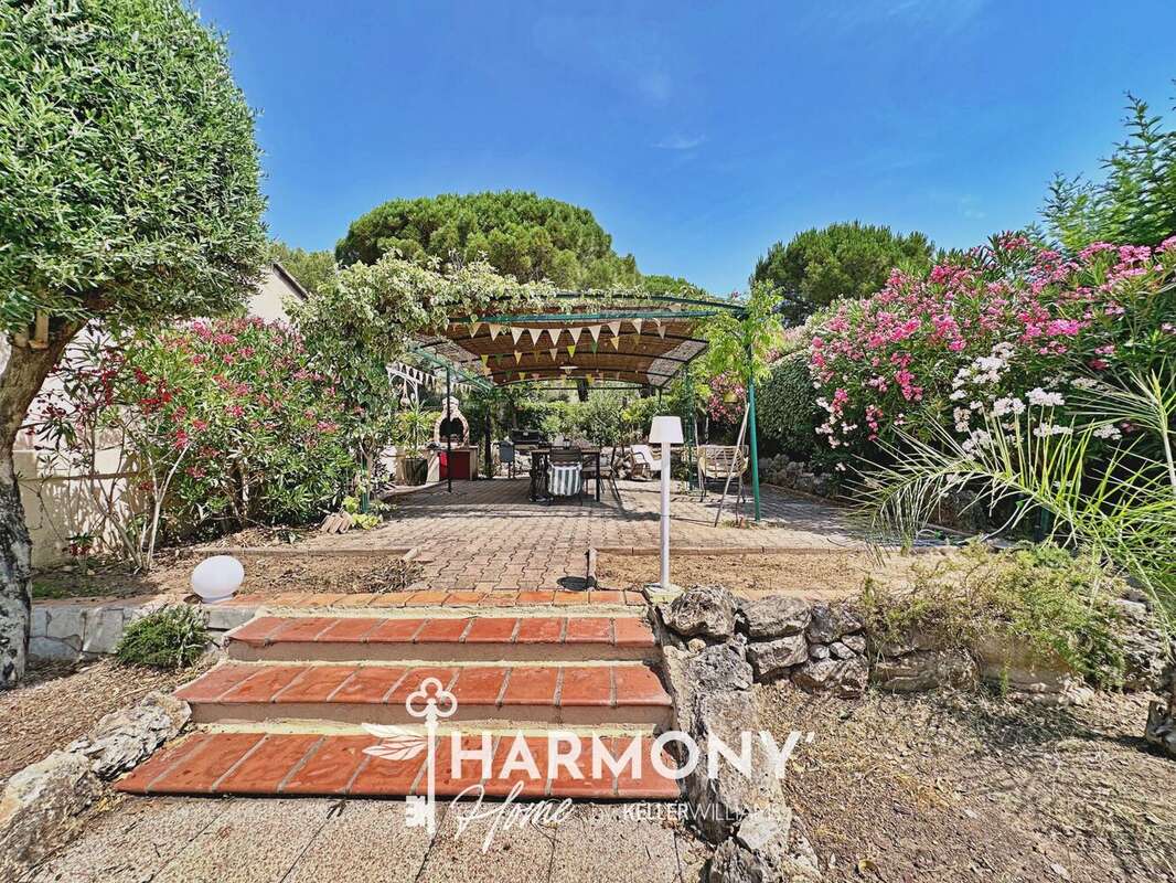 Maison à ROQUEBRUNE-SUR-ARGENS