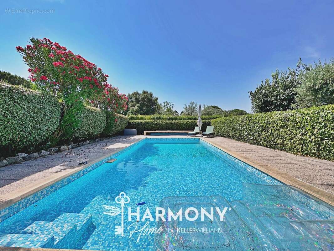 Maison à ROQUEBRUNE-SUR-ARGENS