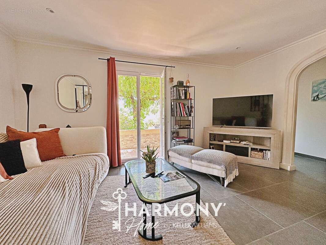 Maison à ROQUEBRUNE-SUR-ARGENS