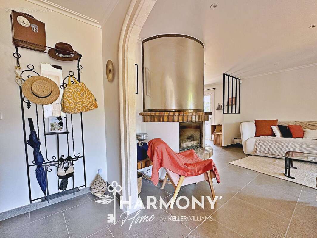 Maison à ROQUEBRUNE-SUR-ARGENS