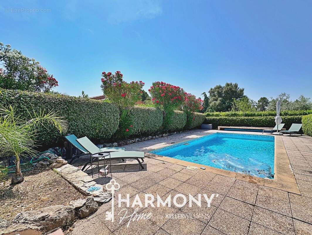 Maison à ROQUEBRUNE-SUR-ARGENS