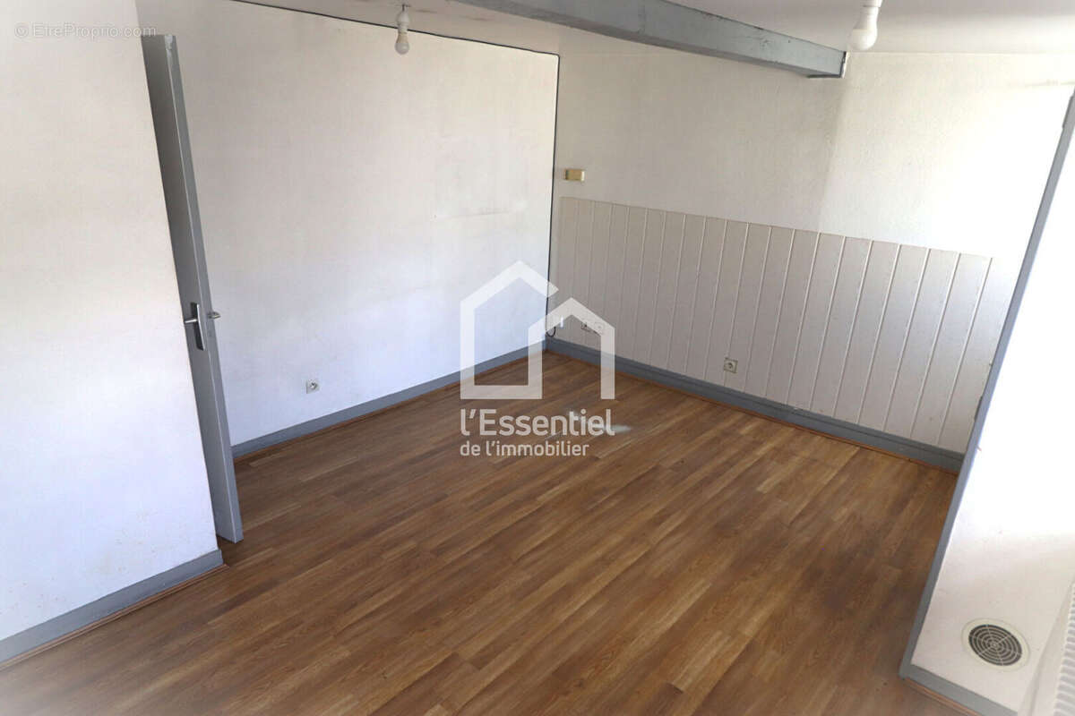 Appartement à CHANTELOUP-LES-VIGNES