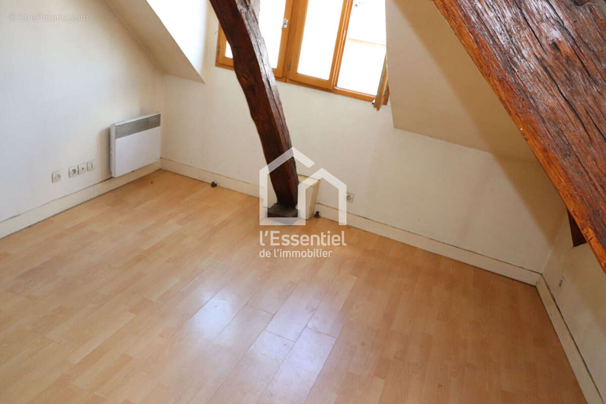 Appartement à CHANTELOUP-LES-VIGNES