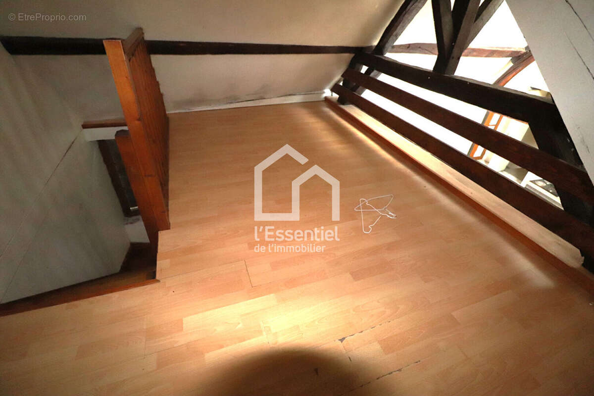 Appartement à CHANTELOUP-LES-VIGNES