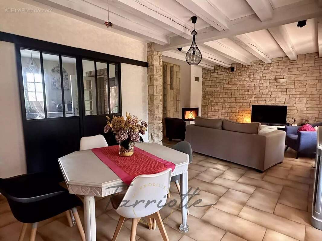 Maison à MALATAVERNE