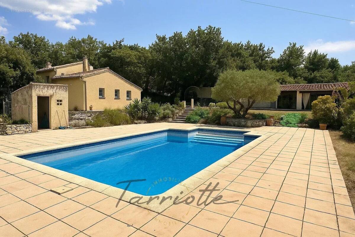 Maison à MALATAVERNE