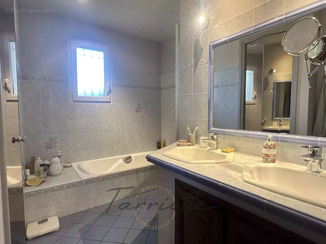 Maison à MONTELIMAR