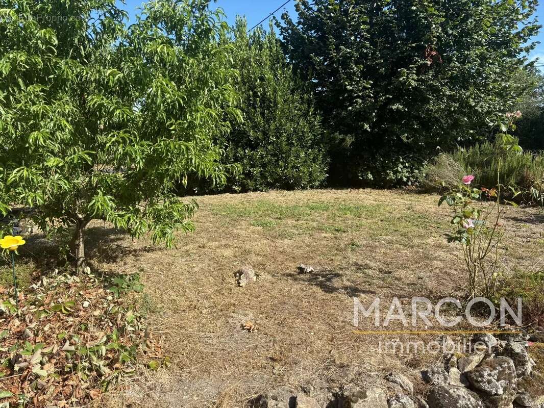 Maison à MAILHAC-SUR-BENAIZE