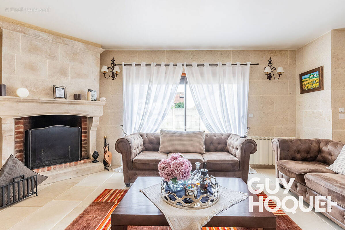 Maison à PARAY-VIEILLE-POSTE