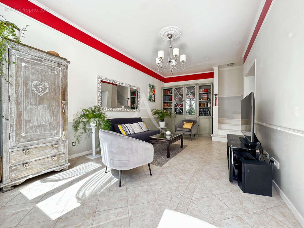 Maison à JOUY-LE-MOUTIER