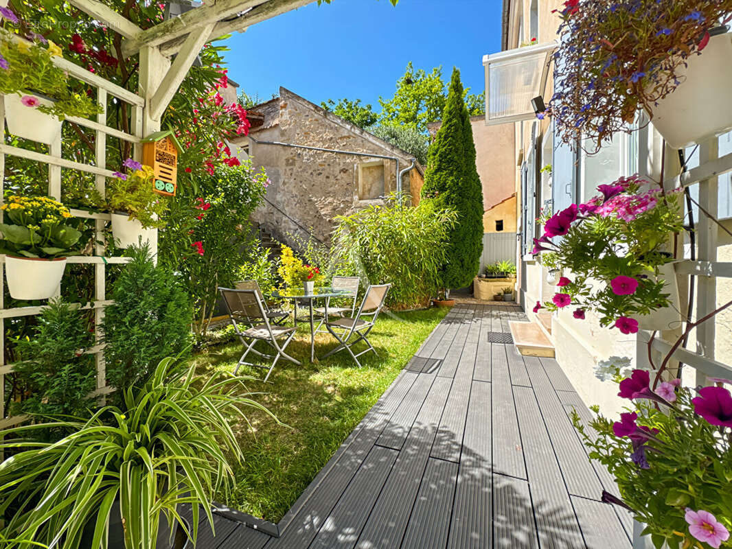 Maison à JOUY-LE-MOUTIER