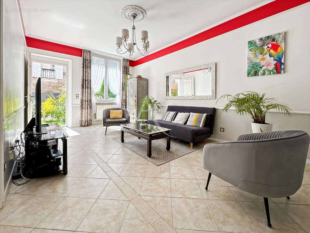 Maison à JOUY-LE-MOUTIER