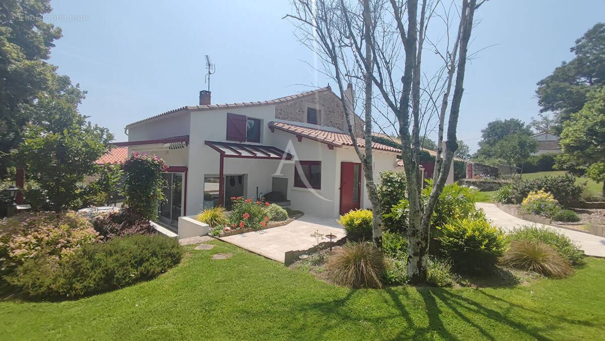 Maison à LE POIRE-SUR-VIE