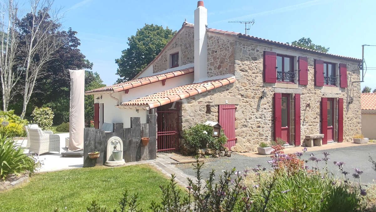 Maison à LE POIRE-SUR-VIE