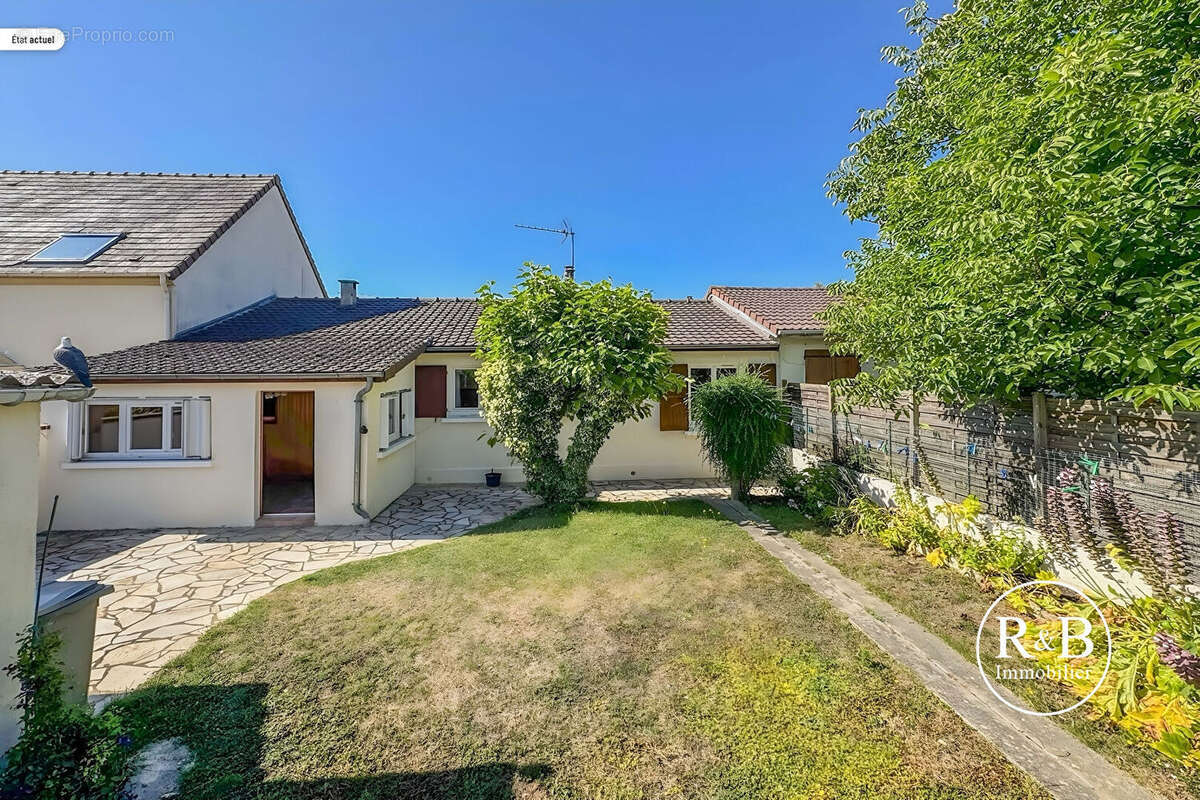 Maison à LES CLAYES-SOUS-BOIS