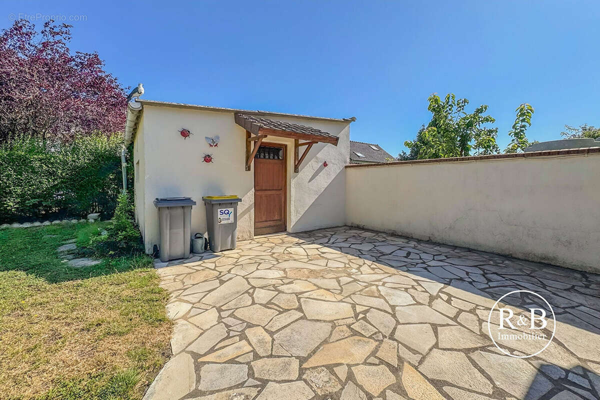 Maison à LES CLAYES-SOUS-BOIS