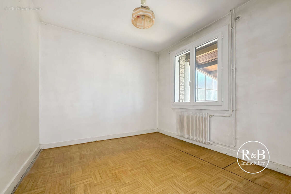 Maison à LES CLAYES-SOUS-BOIS