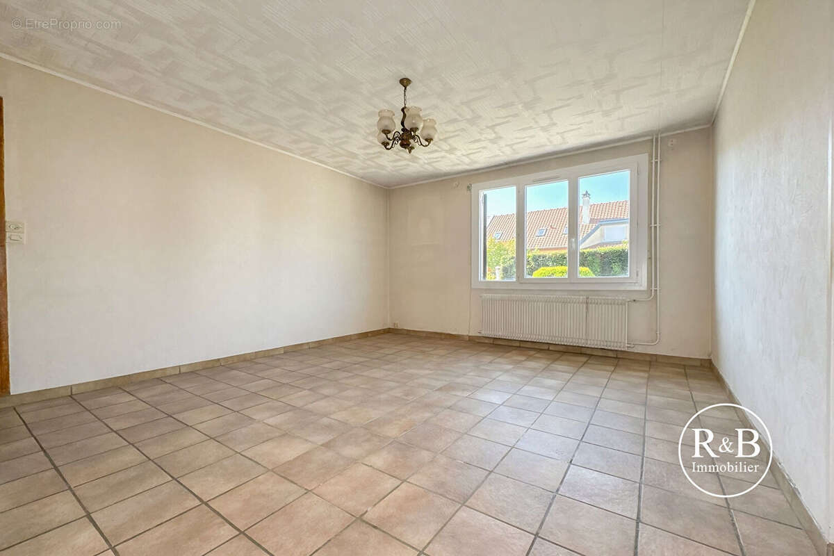 Maison à LES CLAYES-SOUS-BOIS