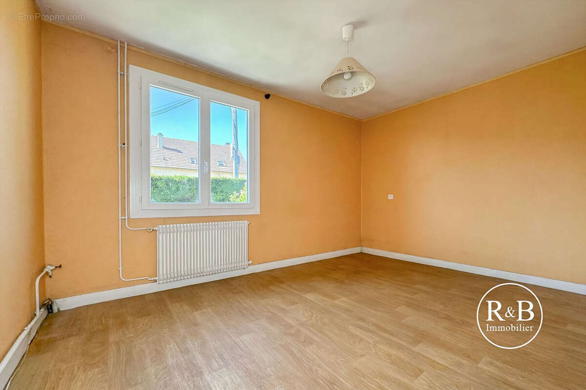 Maison à LES CLAYES-SOUS-BOIS