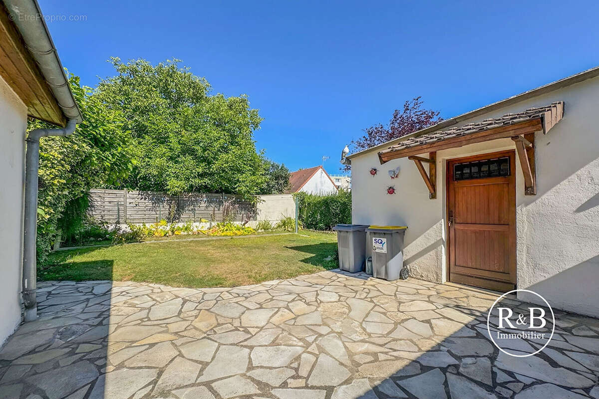 Maison à LES CLAYES-SOUS-BOIS