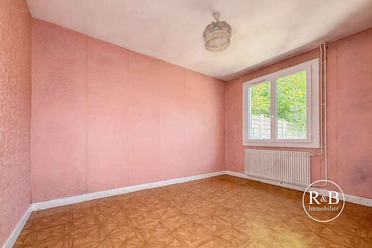 Maison à LES CLAYES-SOUS-BOIS