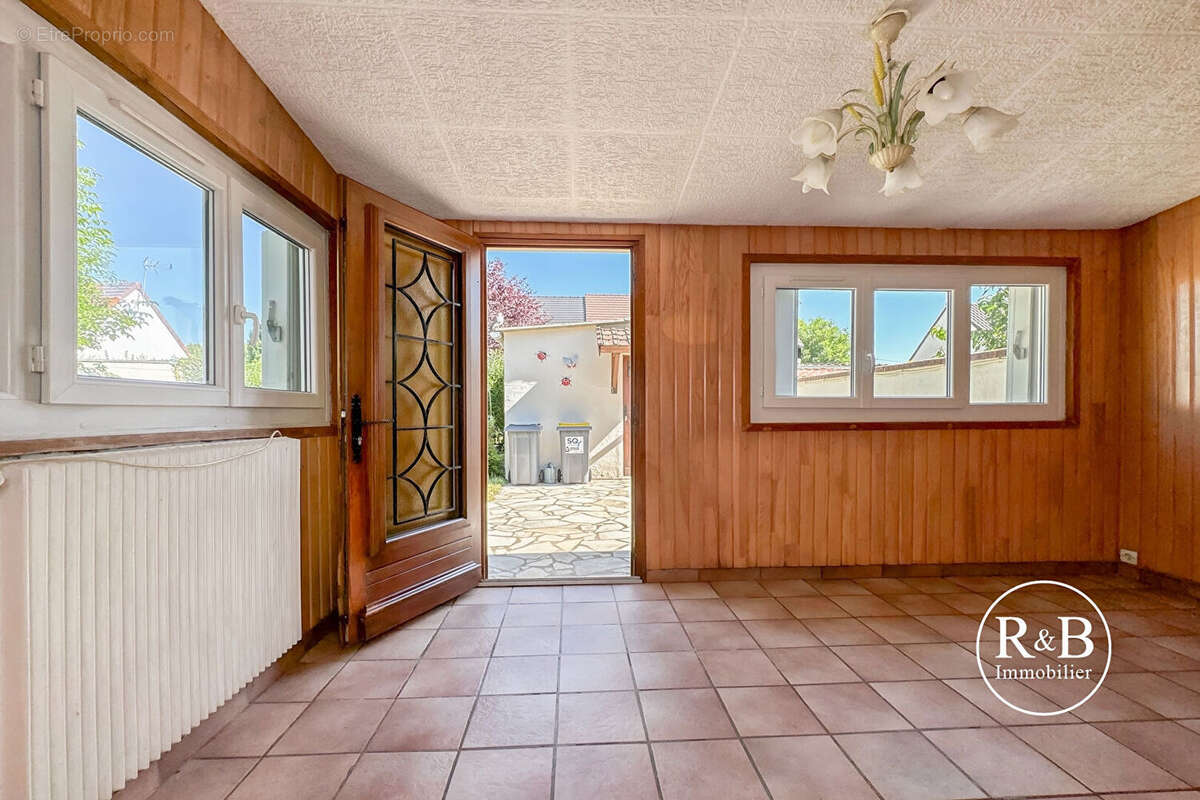 Maison à LES CLAYES-SOUS-BOIS