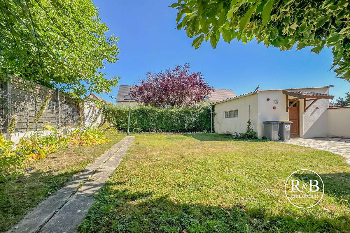 Maison à LES CLAYES-SOUS-BOIS