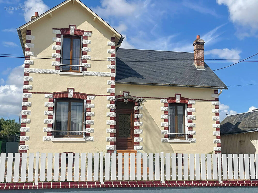 Maison à LA BAZOCHE-GOUET