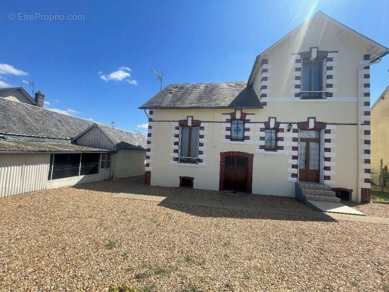 Maison à LA BAZOCHE-GOUET