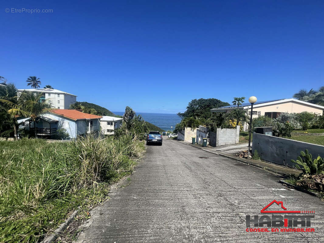 Terrain à LE LORRAIN