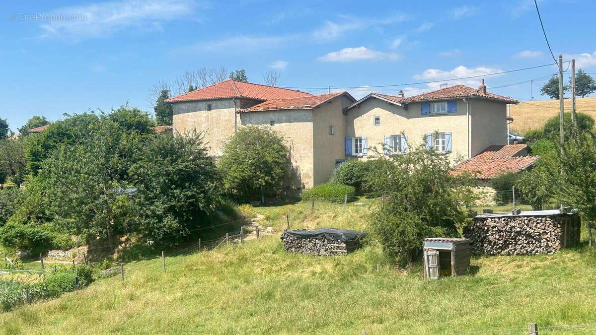 Maison à CHAZELLES-SUR-LYON