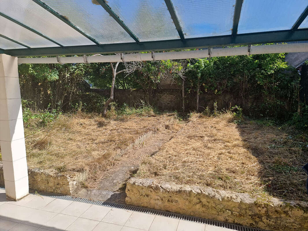 Maison à SAINT-COSME-EN-VAIRAIS