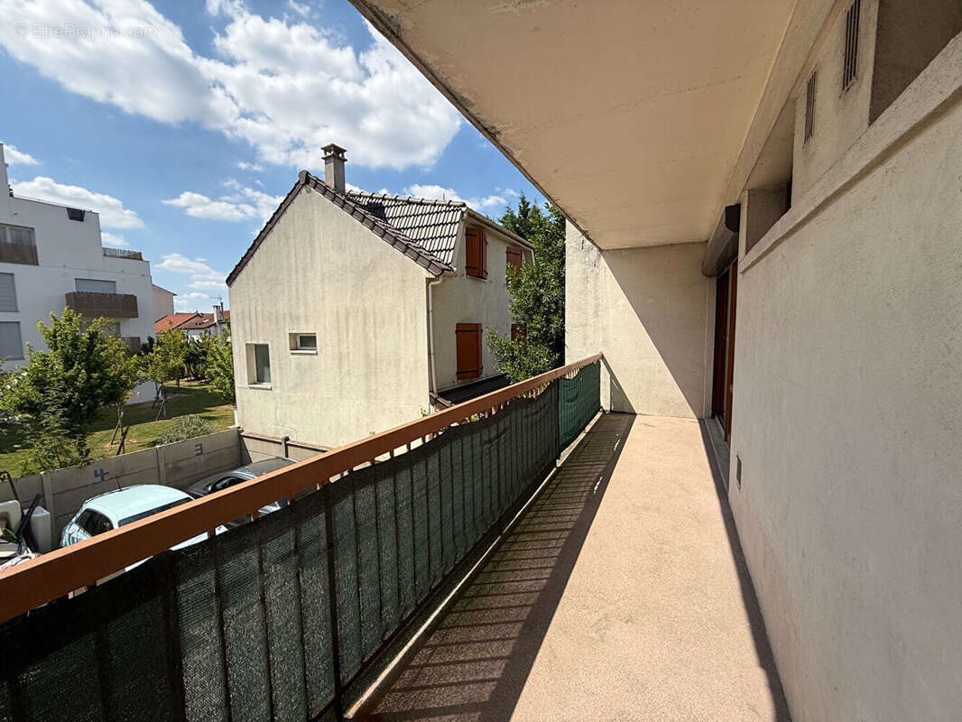 Appartement à LES PAVILLONS-SOUS-BOIS