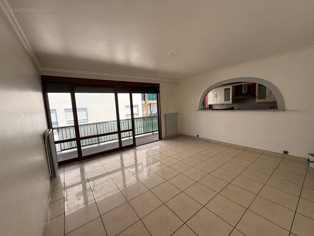 Appartement à LES PAVILLONS-SOUS-BOIS