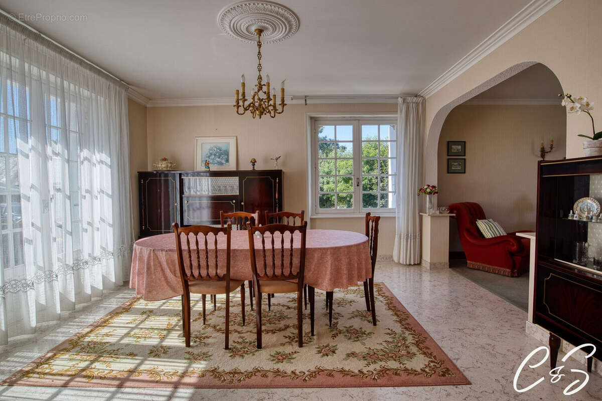 Maison à SAINT-JEAN-TROLIMON