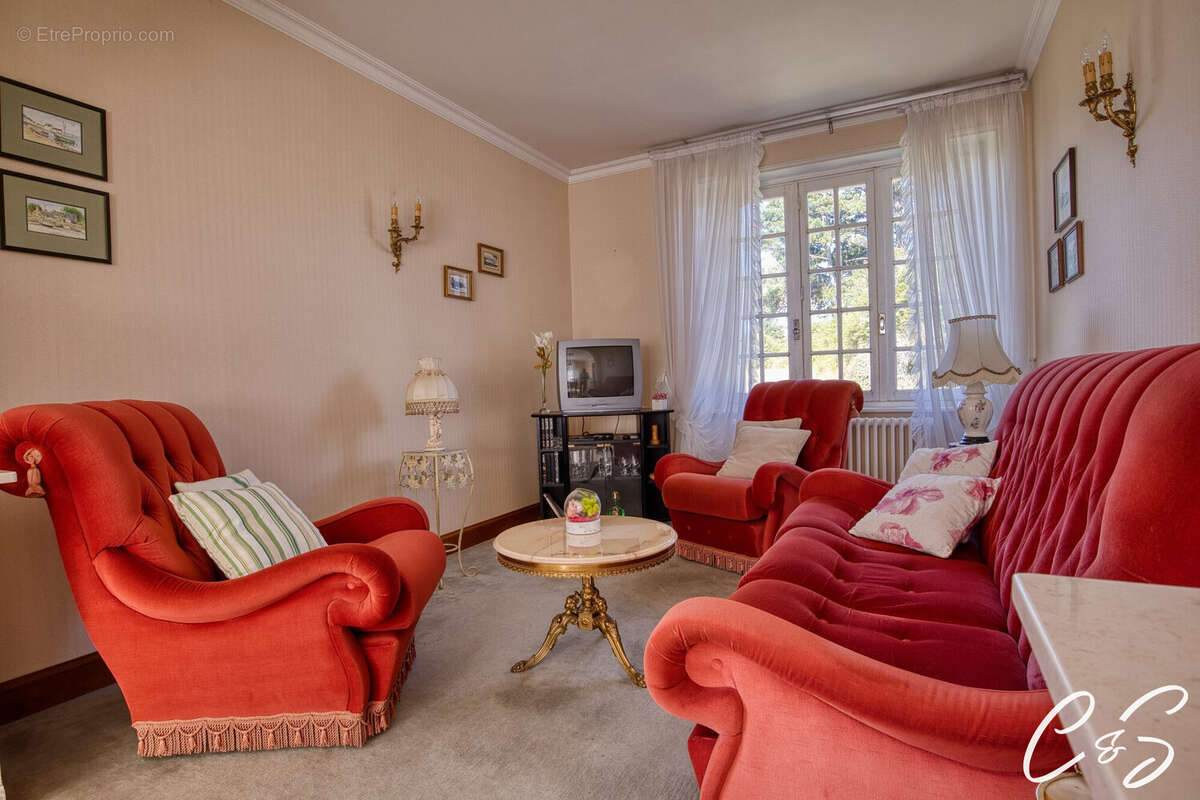 Maison à SAINT-JEAN-TROLIMON