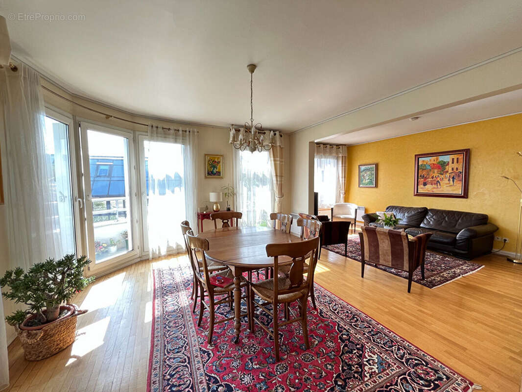 Appartement à SURESNES