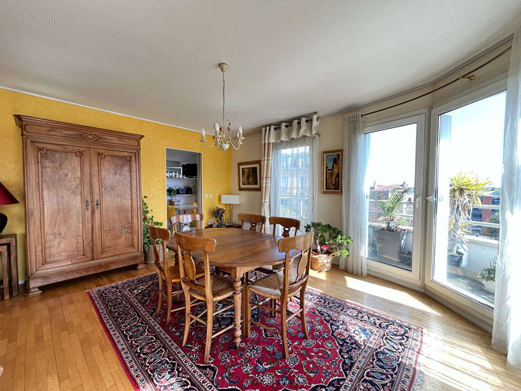 Appartement à SURESNES