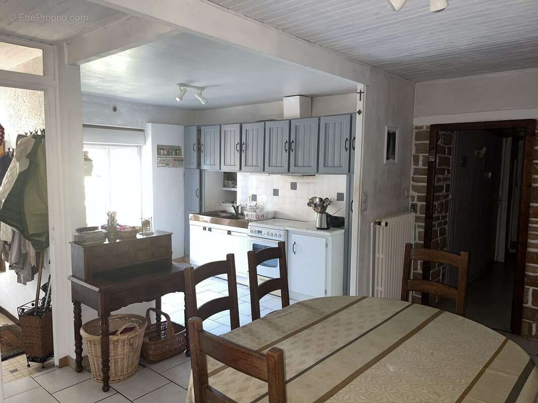 Maison à SAINT-ETIENNE-DES-OULLIERES