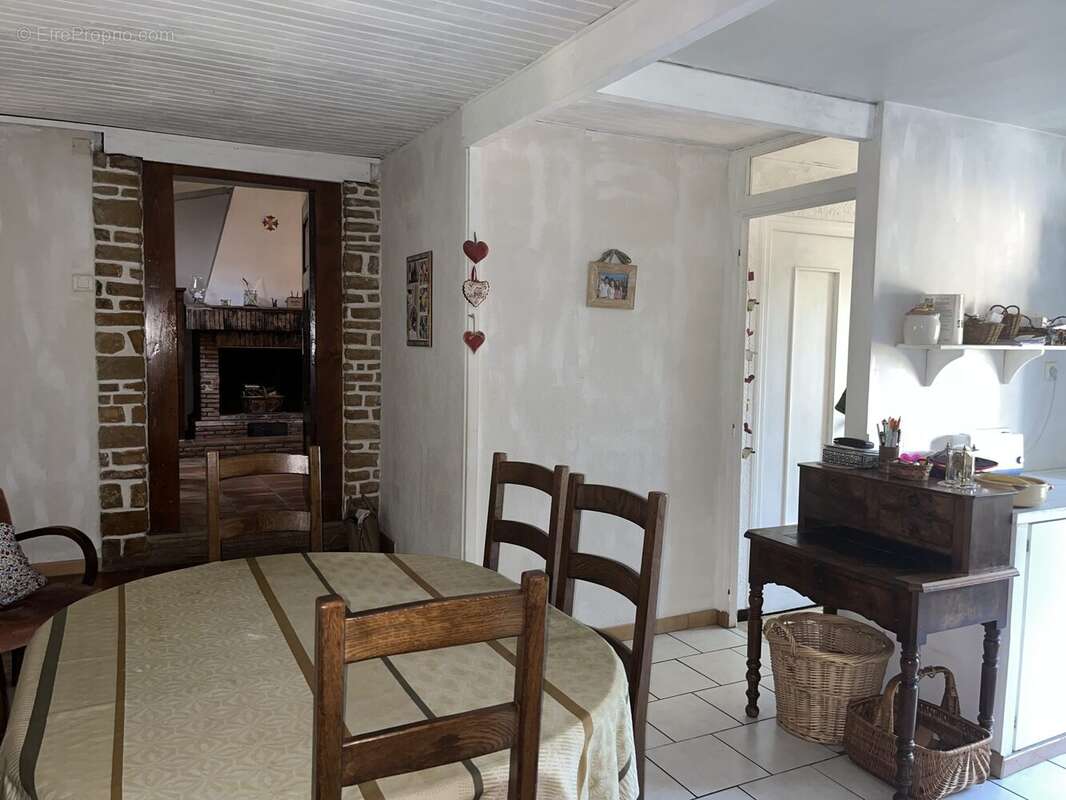 Maison à SAINT-ETIENNE-DES-OULLIERES