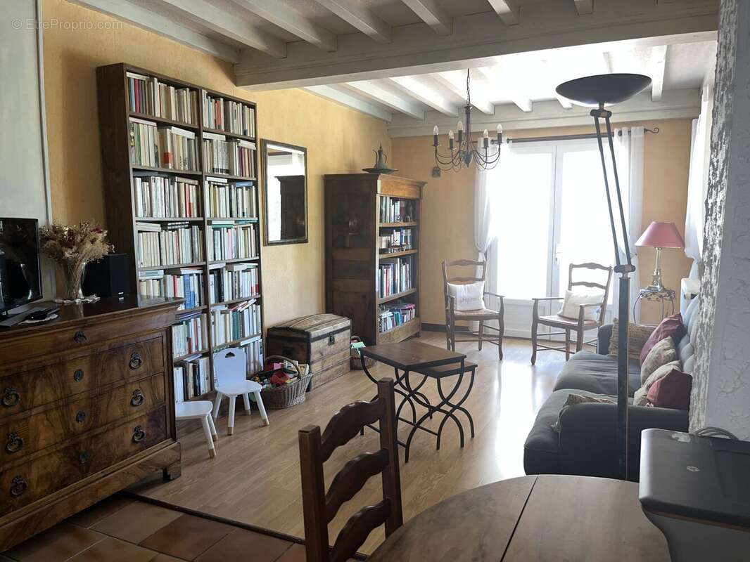 Maison à SAINT-ETIENNE-DES-OULLIERES