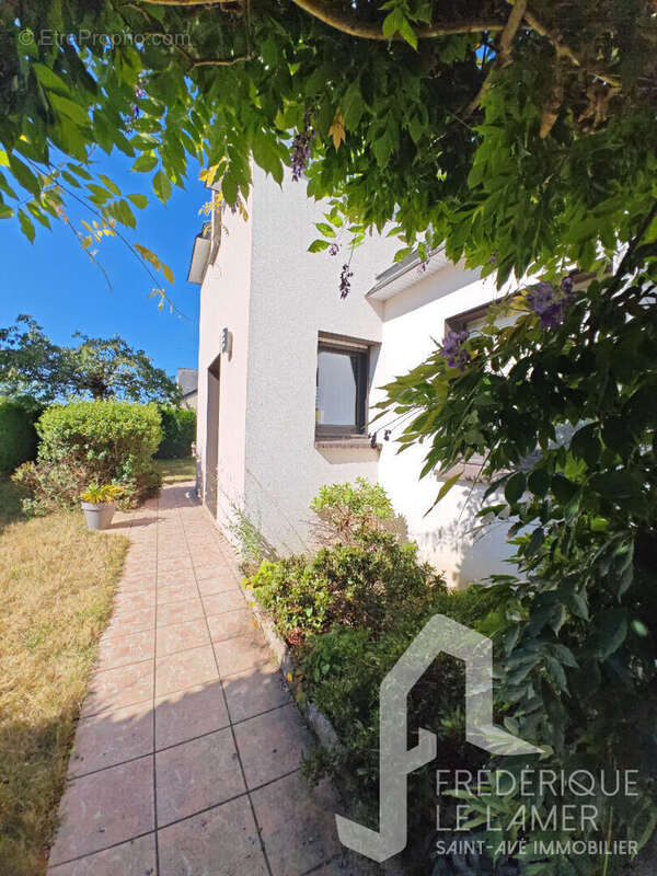 Maison à SAINT-AVE