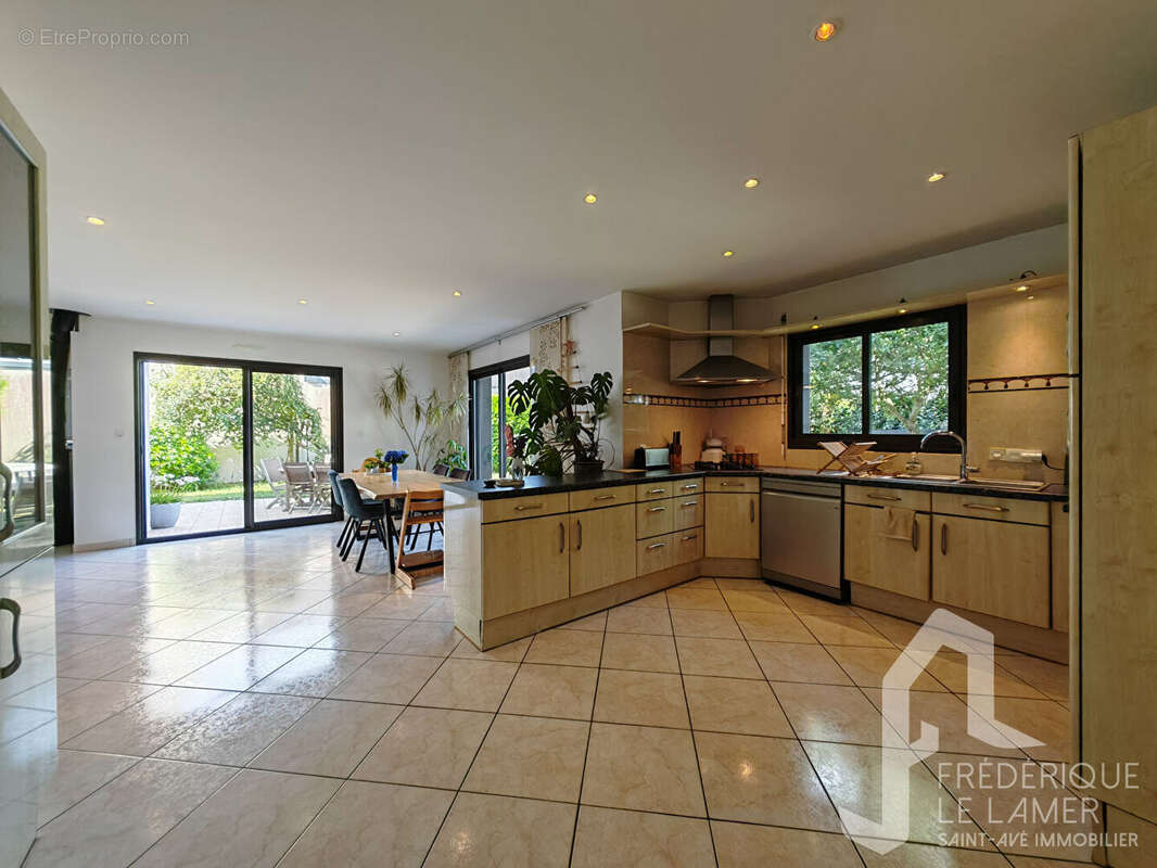 Maison à SAINT-AVE