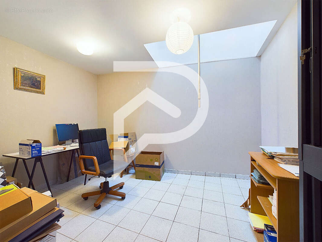 Commerce à SAINT-BARTHELEMY-DE-VALS