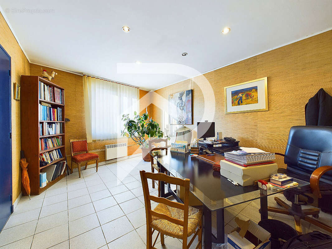 Commerce à SAINT-BARTHELEMY-DE-VALS