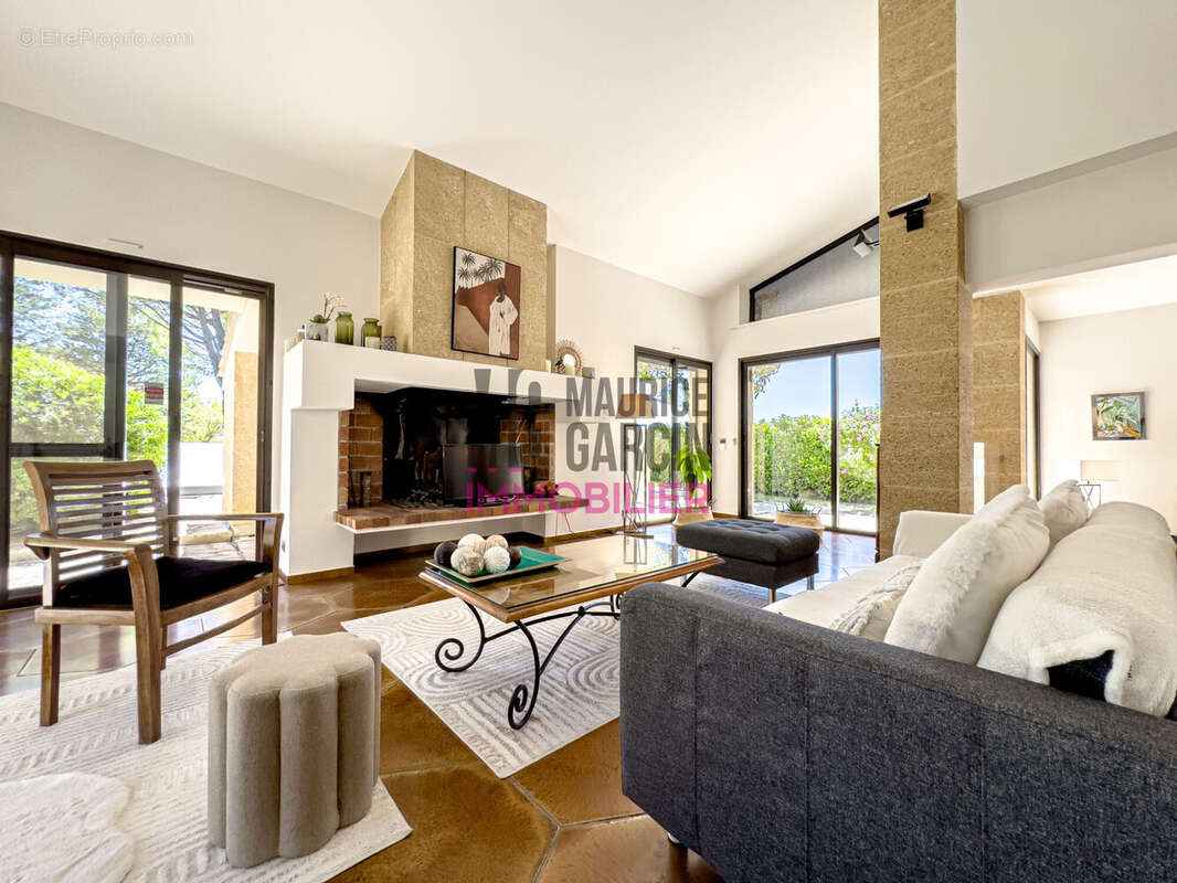 Maison à SAINTE-CECILE-LES-VIGNES