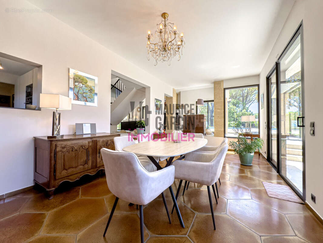 Maison à SAINTE-CECILE-LES-VIGNES