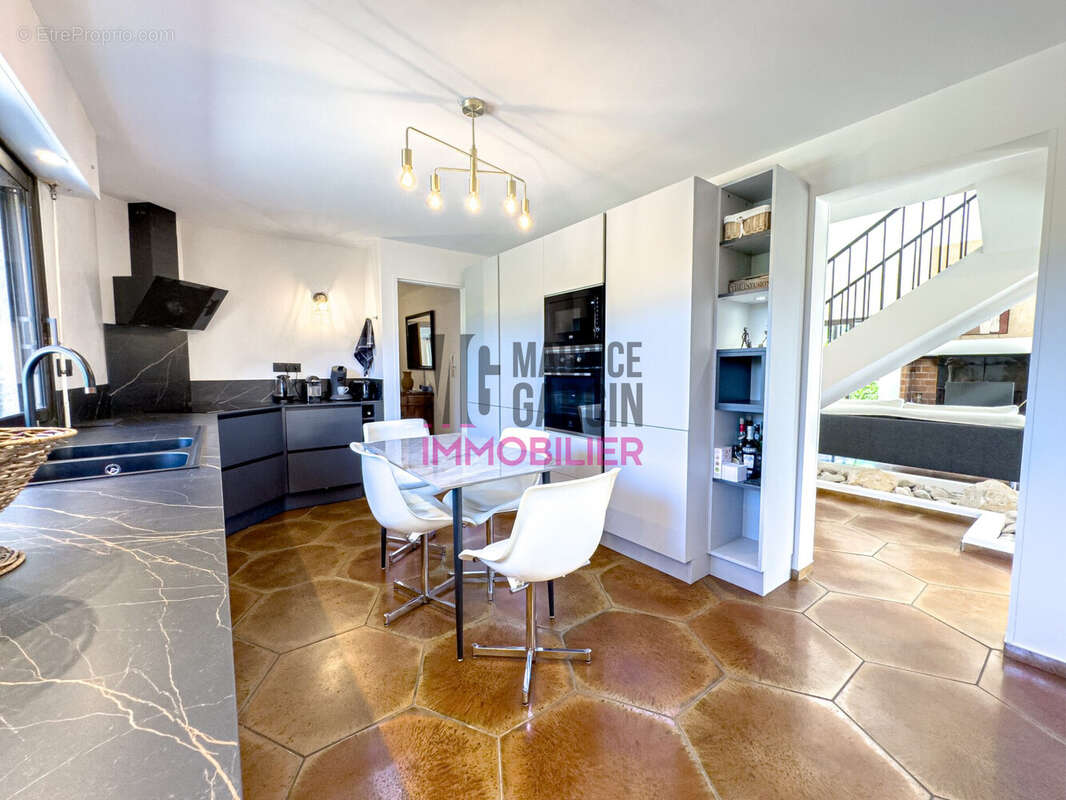 Maison à SAINTE-CECILE-LES-VIGNES