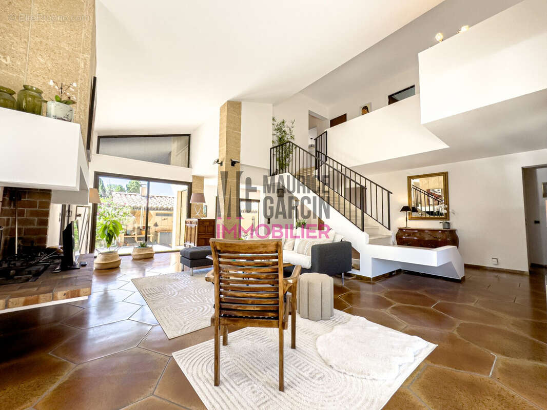 Maison à SAINTE-CECILE-LES-VIGNES